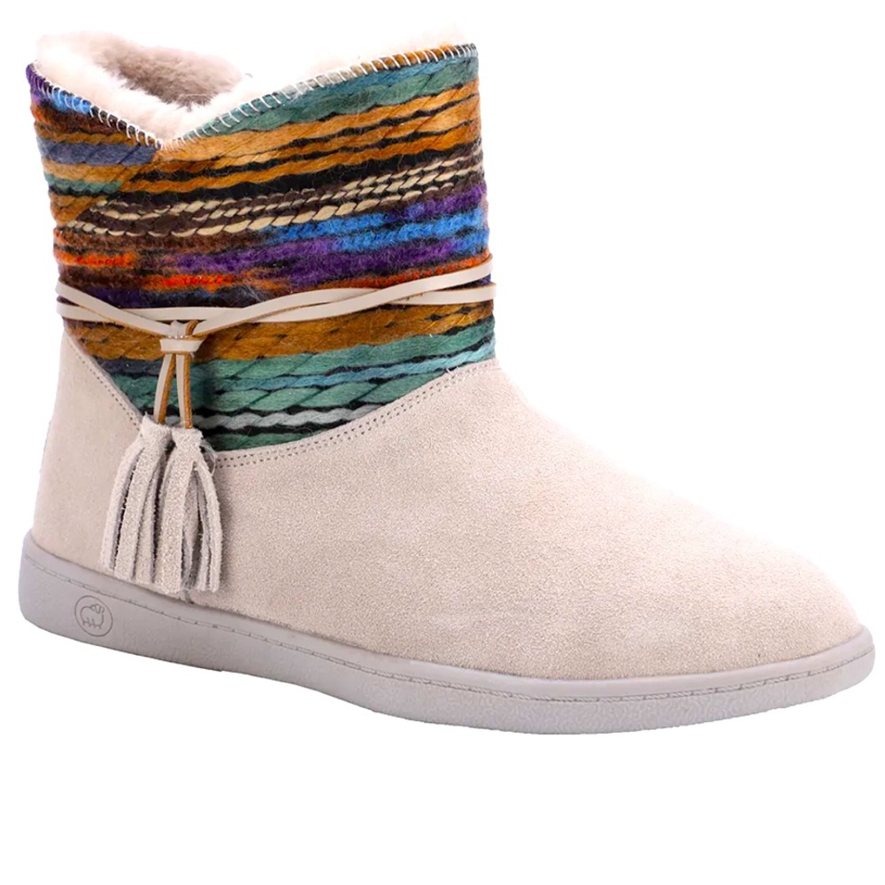 NIB 9 Lamo California Jacinta "dove" sheepskin Ugg style boot w/ tassel & zipper